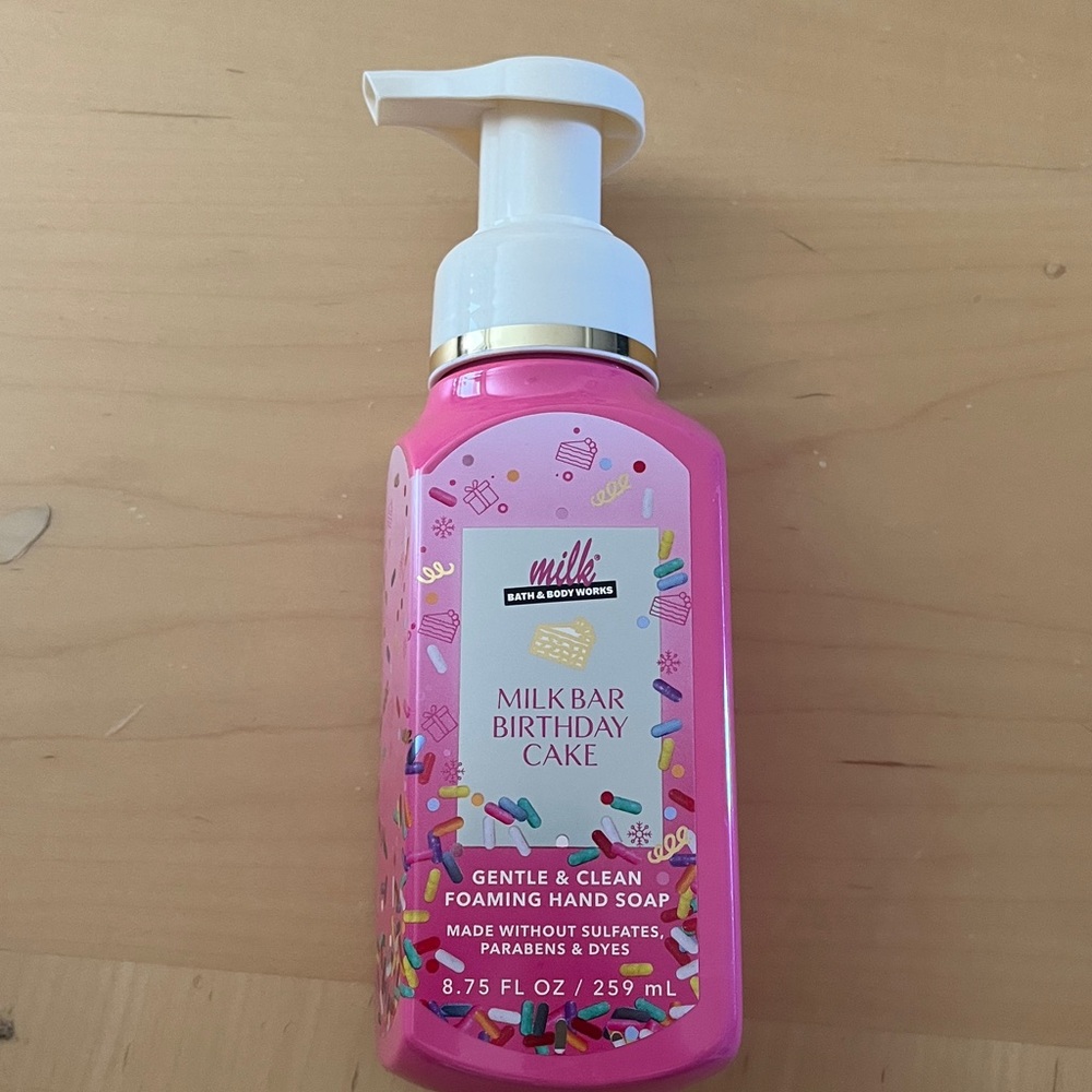 Bath and Bodyworks Birthday Cake Foaming Hand Soap - Picture 2 of 2
